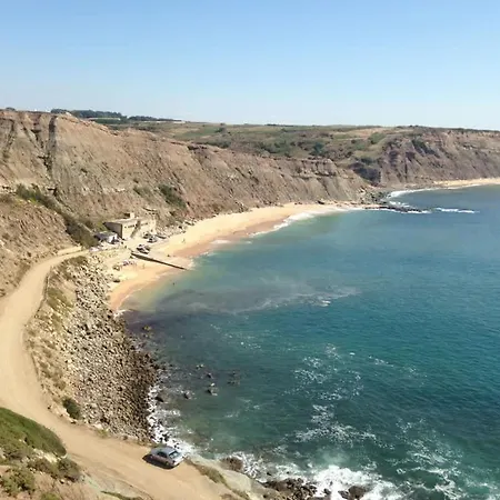 Stylish & Spacious With Balcony *