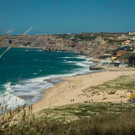 Apartment Stylish & Spacious With Balcony