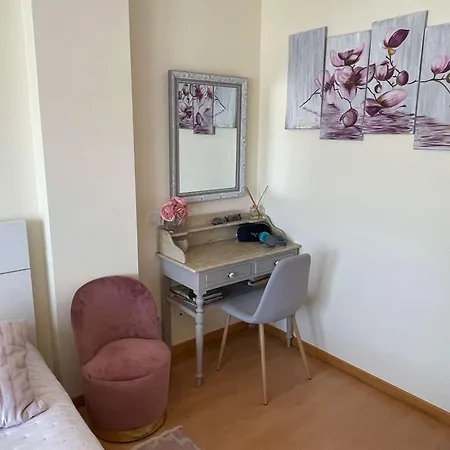 Lägenhet Stylish & Spacious With Balcony *