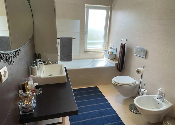 Stylish & Spacious With Balcony *